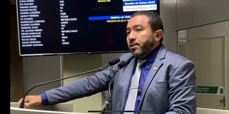 Alexandre comenta recuo de comissão sobre gestão de recursos da saúde: “A luta valeu a pena”