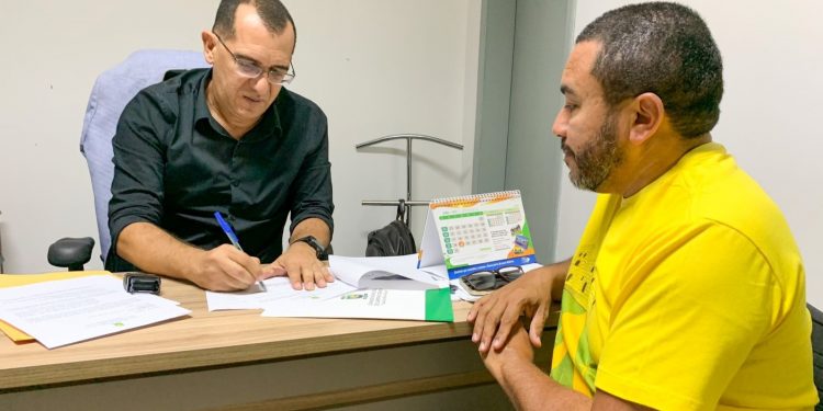 Alexandre solicita e recebe informações do Procon sobre postos autuados em Campina Grande