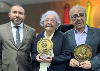 Câmara tem noite de emoção com homenagem a Margarida da Motta Rocha e Eraldo César
