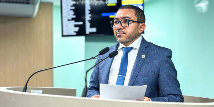 Evangélico, Alexandre do Sindicato contesta tentativa de criminalização e cancelamento de padre católico